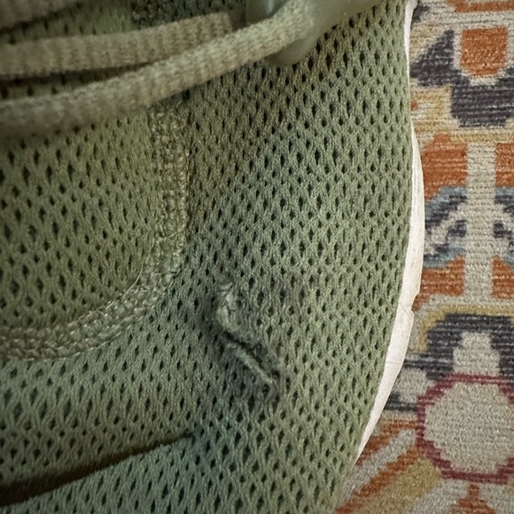 Green Nike Prestos - Picture 3 of 3